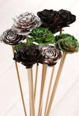 Bouquet of 6 Cedar Roses Green-Silver-Black