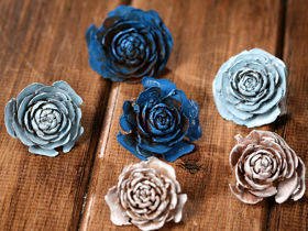 Cedar Wood Roses 6 pcs./pack heads blue,white