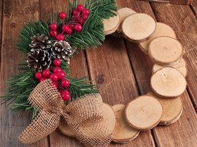 Christmas wreath, slices of natural wood, winter decoration 30-35 cm