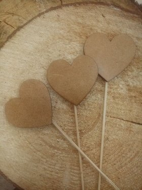 Wooden decoration. Natural hearts on the peak 4/20 cm 3 pcs.