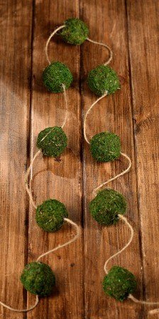 Garland of moss balls (5cm) 200cm